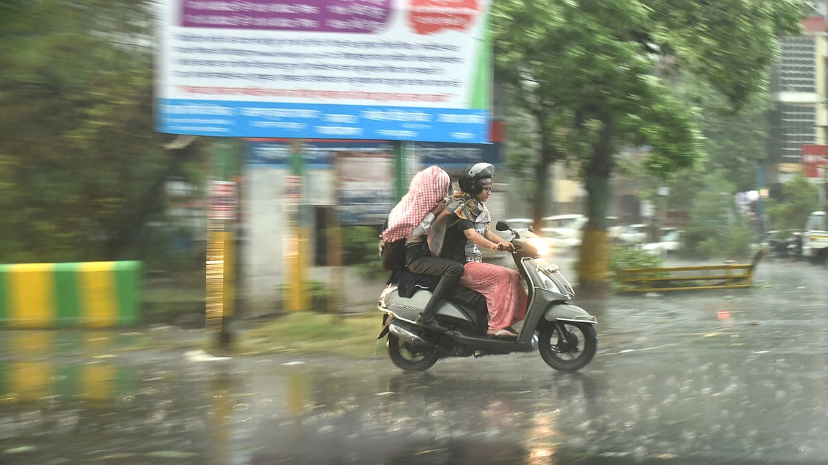 <div class="paragraphs"><p>After several days of scorching heat, Delhi and surrounding regions woke up to heavy rains and thunder on Monday, 23 May.</p></div>