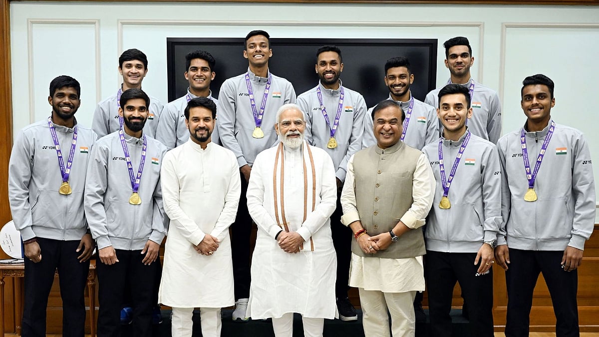 <div class="paragraphs"><p>PM Narendra Modi with Indian men's badminton team after their Thomas Cup win.</p></div>