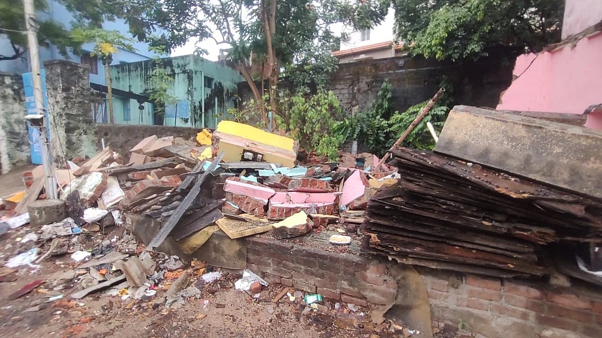 <div class="paragraphs"><p>Residents of Govindasamy Nagar have been protesting on the banks of the Buckingham canal, against the eviction drive by the Tamil Nadu Water Resources Department for the past two weeks.</p></div>