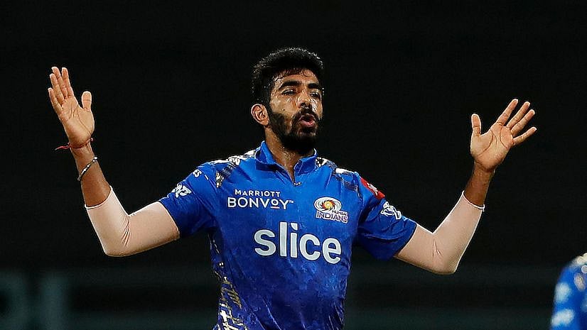 <div class="paragraphs"><p>Due to a power cut at the Wankhede Stadium, Chennai or Mumbai could not ask for DRS reviews in the first few overs.</p></div>