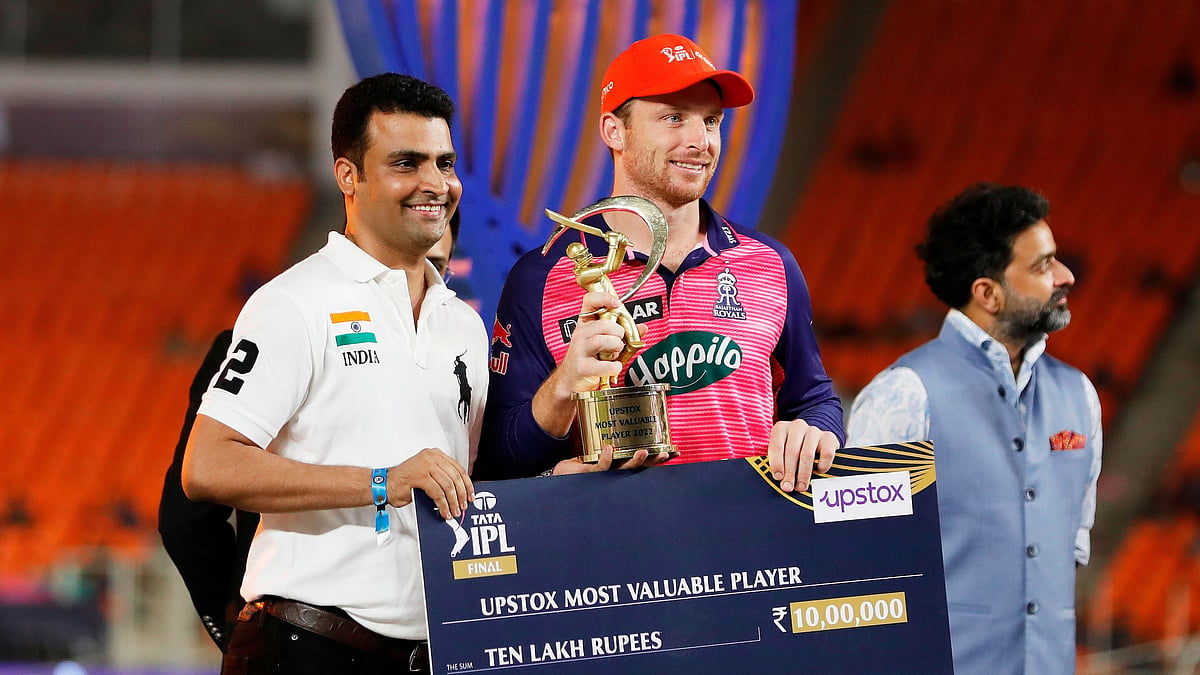 <div class="paragraphs"><p>Jos Buttler collecting one of the many awards he won after the IPL 2022 final. </p></div>