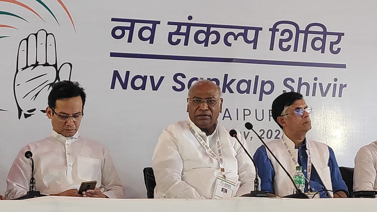 <div class="paragraphs"><p>Congress leaders Gaurav Gogoi, Ajay Maken and Mallikarjun Kharge.</p></div>