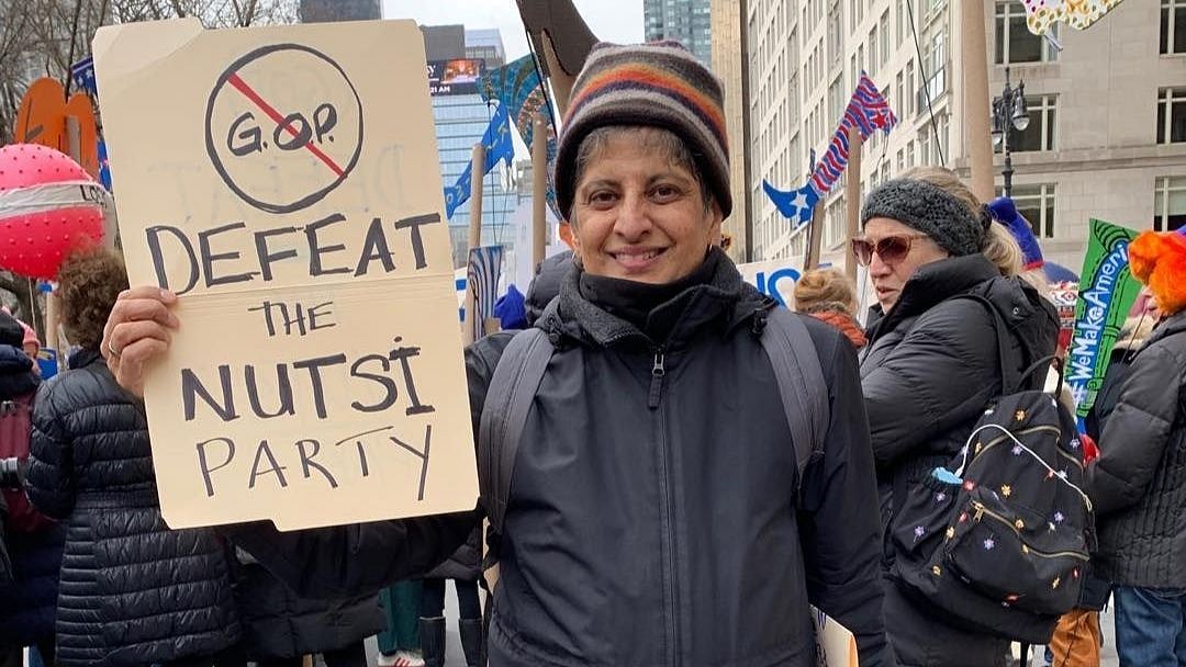 <div class="paragraphs"><p>Urvashi marching against the Government of Putin. </p></div>