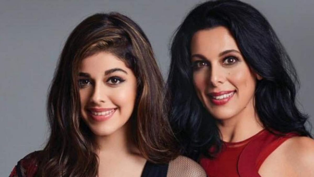 <div class="paragraphs"><p>Pooja Bedi with daughter Alaya</p></div>