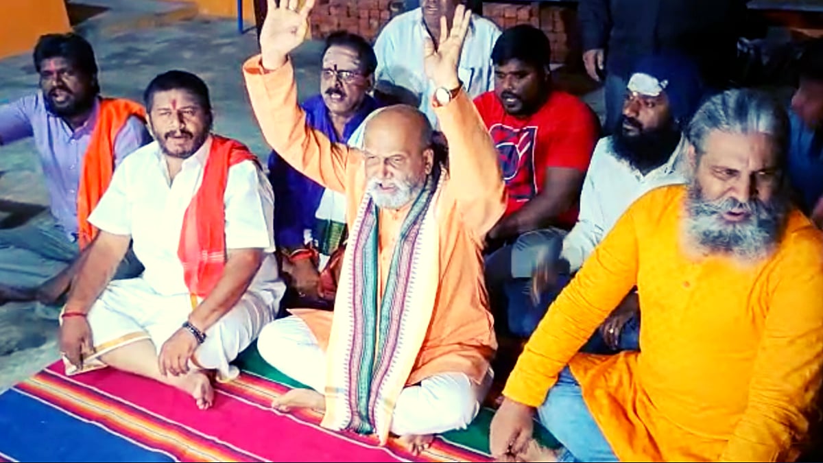 <div class="paragraphs"><p>The Hindu hymns were recited not just from Mysuru, but from Bengaluru, Mandya, Belgaum, Dharwad, and Kalaburagi.</p></div>
