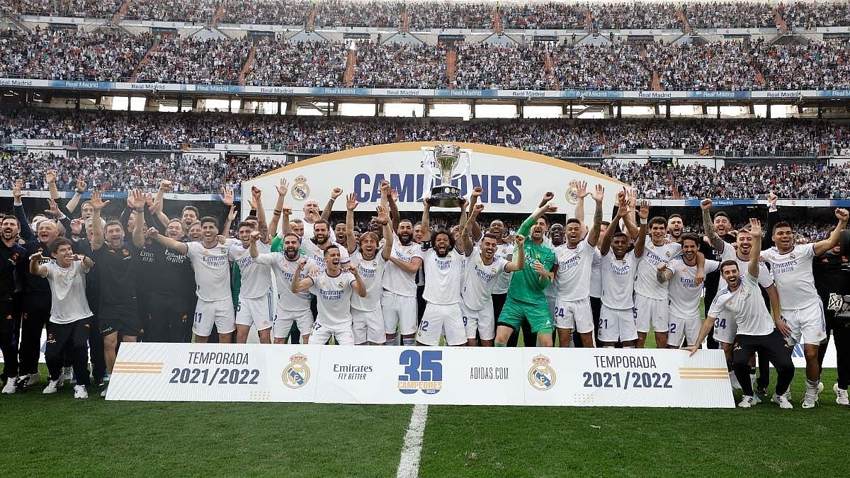 <div class="paragraphs"><p>Real Madrid celebrate the La Liga title at the Santiago Bernabeu </p></div>