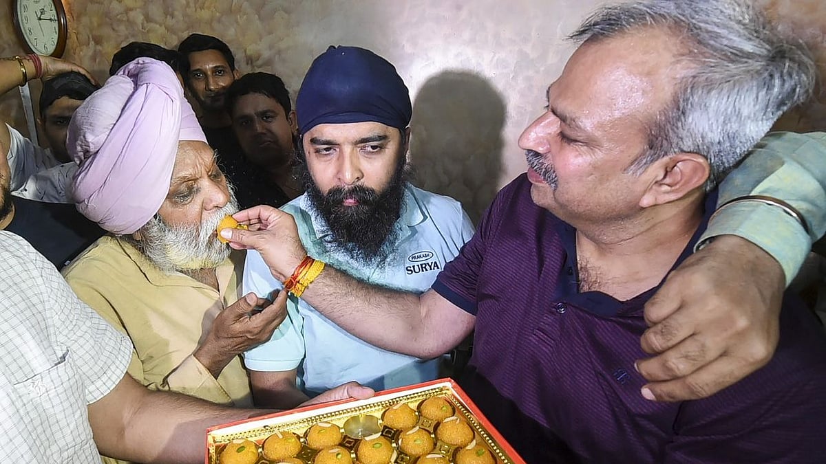 <div class="paragraphs"><p>Delhi BJP Spokesperson Tajinder Pal Singh Bagga arrives at his residence after being produced before the Duty Metropolitan Magistrate.&nbsp;</p></div>