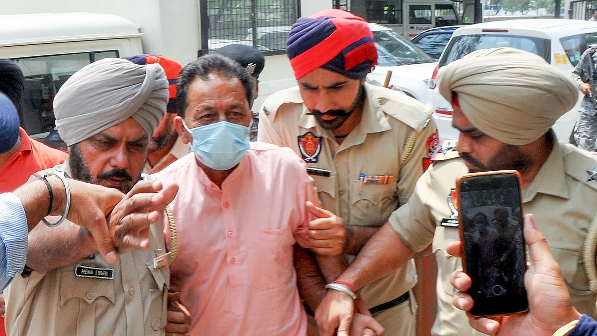 <div class="paragraphs"><p>Days after <a href="https://www.thequint.com/news/politics/patiala-clash-bhagwant-mann-aam-aadmi-party-punjab">clashes</a> broke out in Punjab's Patiala, two accused persons – sacked Shiv Sena (Hindustan) leader Harish Singla and another named Shankar Bhardwaj – were sent to 14-day judicial remand by a local court on Monday, 2 May.</p></div>