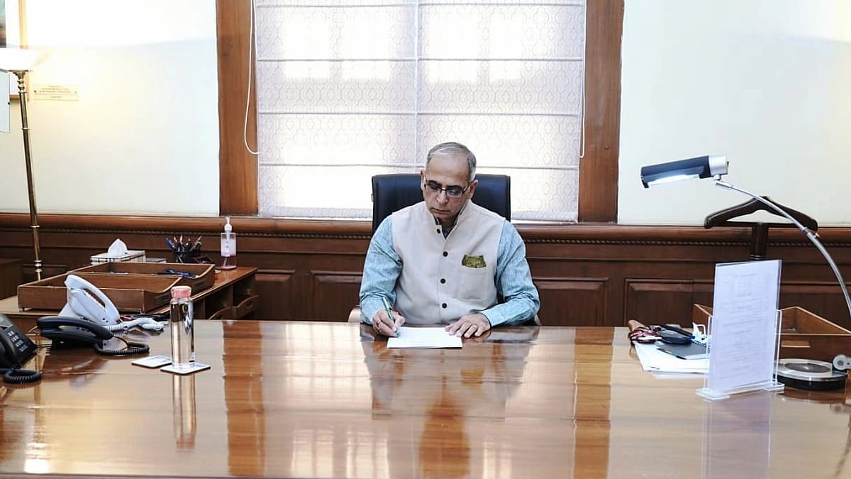 <div class="paragraphs"><p>Senior diplomat Vinay Kwatra on Sunday, 1 May, took charge as India's new Foreign Secretary.</p></div>