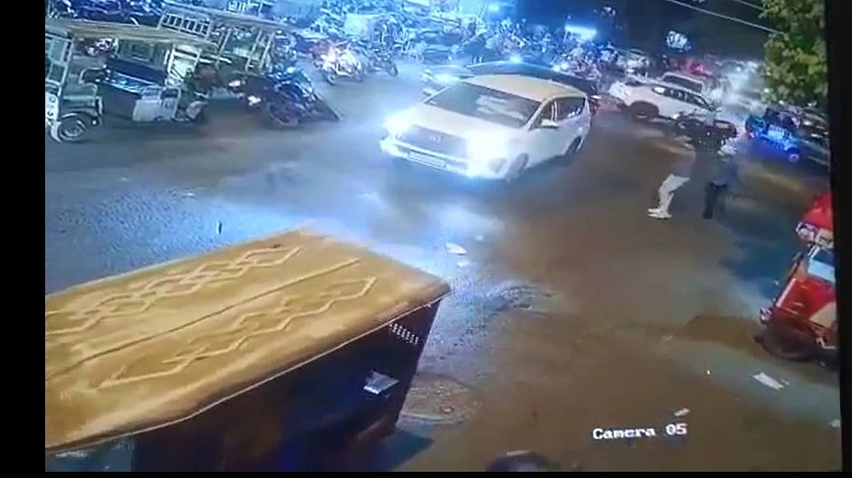 <div class="paragraphs"><p>An incident of more than 10 rounds of firing has left two brothers injured in the Subhash Nagar area of West Delhi on 7 May. Security forces have been deployed on the spot. </p></div>