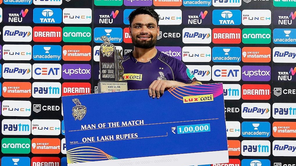 <div class="paragraphs"><p>IPL 2022: KKR Rinku Singh with his Man of the Match award after the KKR vs RR match.</p></div>