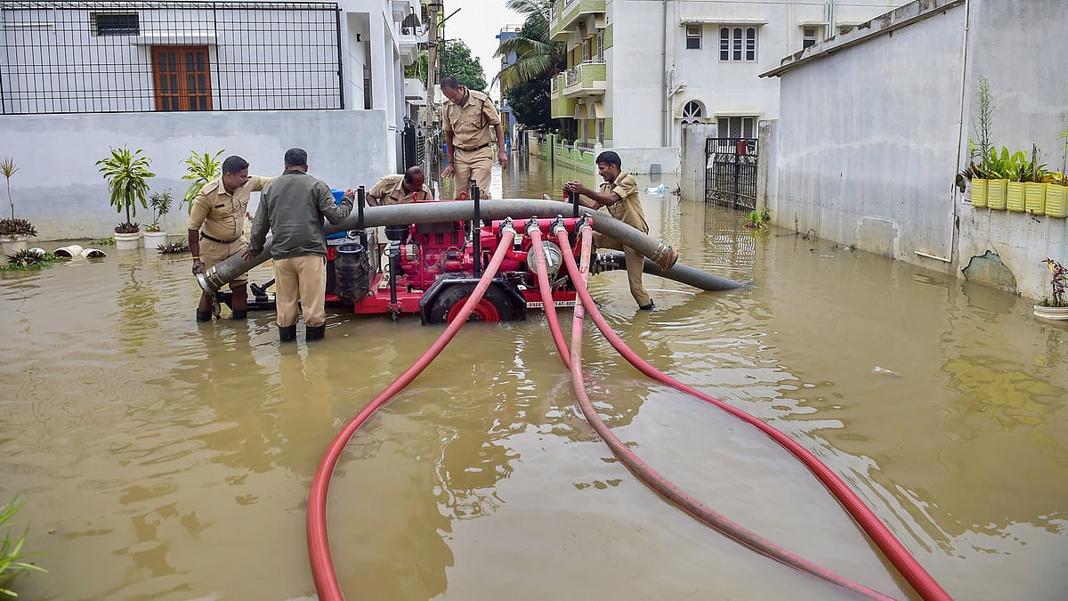 <div class="paragraphs"><p>Fire brigade personnel pump water out of a flooded street in the Horamavu area of Bengaluru on Thursday.</p></div>