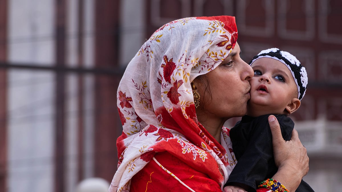 <div class="paragraphs"><p>A little boy with his grandmother at Jama Masjid, Delhi.&nbsp;</p></div>