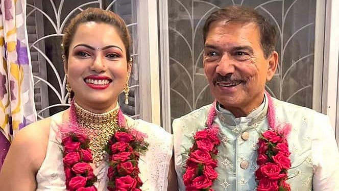 <div class="paragraphs"><p>Arun Lal tied the knot with Bulbul Saha on 1 May, 2022.</p></div>