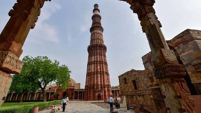 <div class="paragraphs"><p>Qutub Minar.</p></div>