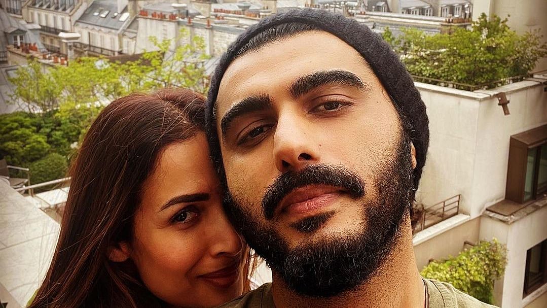 <div class="paragraphs"><p>Arjun Kapoor rings in his birthday with Malaika Arora in Paris.</p></div>