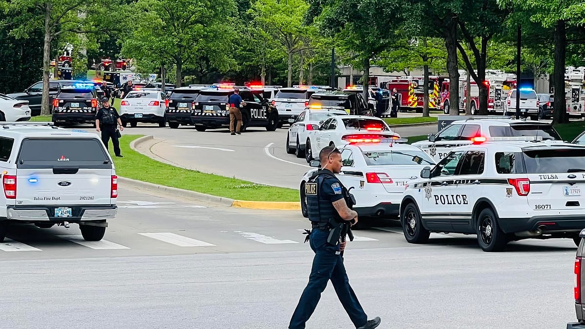 <div class="paragraphs"><p>Officers at the scene.</p></div>