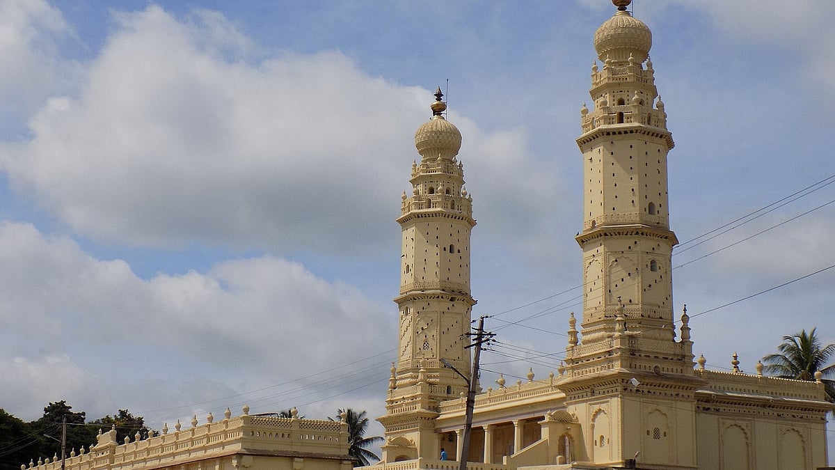 <div class="paragraphs"><p>Following multiple appeals from the mosque authorities to protect the Jamia mosque from Hindu activists, the district authorities have beefed up security in the area.</p></div>
