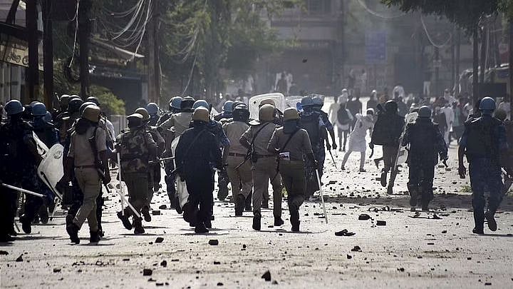 <div class="paragraphs"><p>Visuals of the violence in Prayagraj.</p></div>
