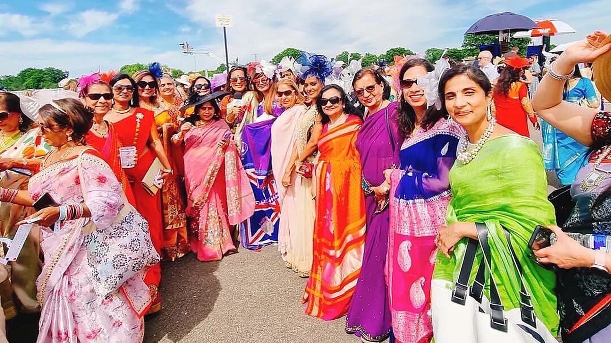 <div class="paragraphs"><p>The sarees featured a variety of themes.</p></div>