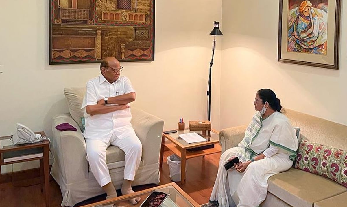 <div class="paragraphs"><p>West Bengal Chief Minister <a href="https://www.thequint.com/topic/mamata-banerjee">Mamata Banerjee</a> and NCP Chief Sharad Pawar at his Delhi residence.</p></div>