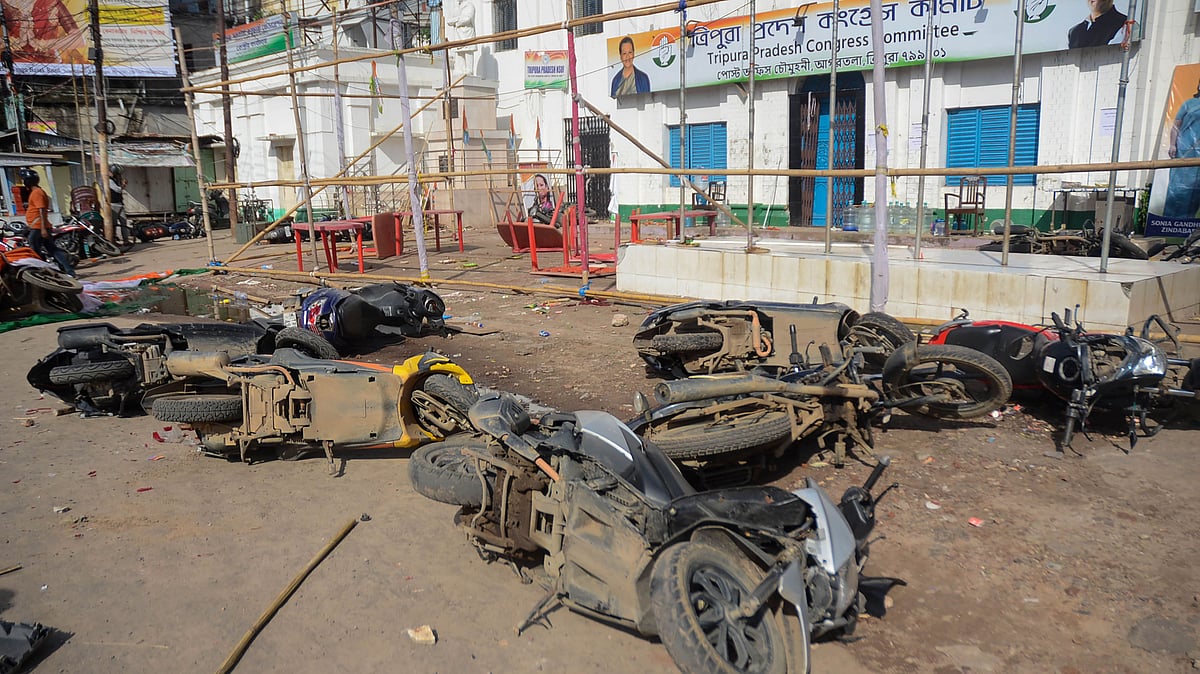 <div class="paragraphs"><p>At least 19 people, including Tripura Congress chief Birajit Sinha, were injured in a clash between Congress and BJP workers after the announcement of the bypoll results on Sunday, 26 June.</p></div>