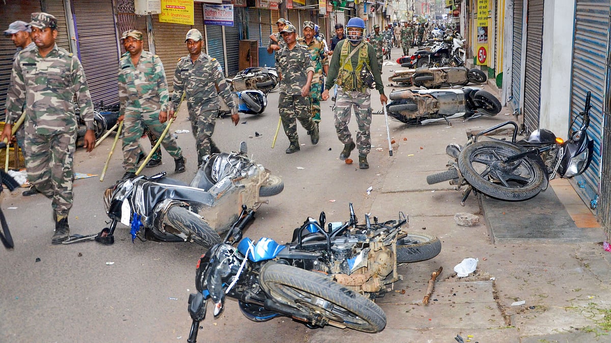 <div class="paragraphs"><p>Three days after <a href="https://www.thequint.com/news/india/prophet-row-people-dead-after-clashes-between-protesters-police-in-ranchi-jharkhand#read-more">clashes broke out in Ranchi</a> between protesters demonstrating over the Prophet remarks row and the police, the Jharkhand Police on Monday, 13 June, said that five people have been arrested in connection with the violence.</p></div>