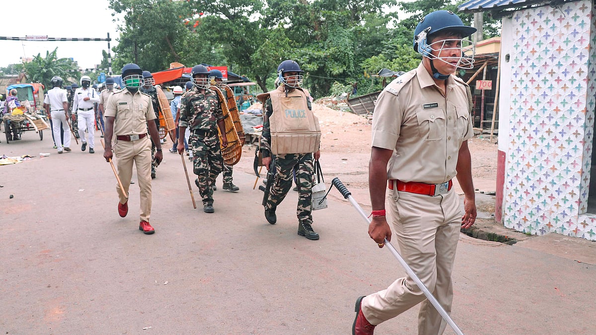 <div class="paragraphs"><p>Fresh clashes broke out between the police and a group of protesters in West Bengal's Kolkata on Saturday, 11 June, a day after communal violence and protests in the capital city over the Prophet remarks row.</p></div>