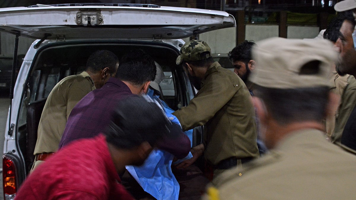 <div class="paragraphs"><p>Personnel carry the body of Dilkhush Kumar who was shot dead in Kashmir's Budgam on 2 June.</p></div>
