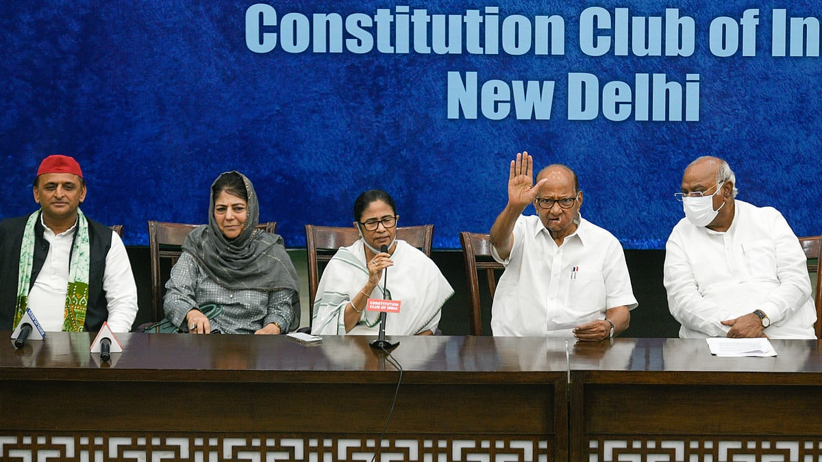 <div class="paragraphs"><p>Opposition parties adopted a resolution on Wednesday, 15 June, to field a common candidate for the upcoming presidential election, during a meeting called by West Bengal Chief Minister and Trinamool Congress chief <a href="https://www.thequint.com/topic/mamata-banerjee">Mamata Banerjee</a>.</p></div>