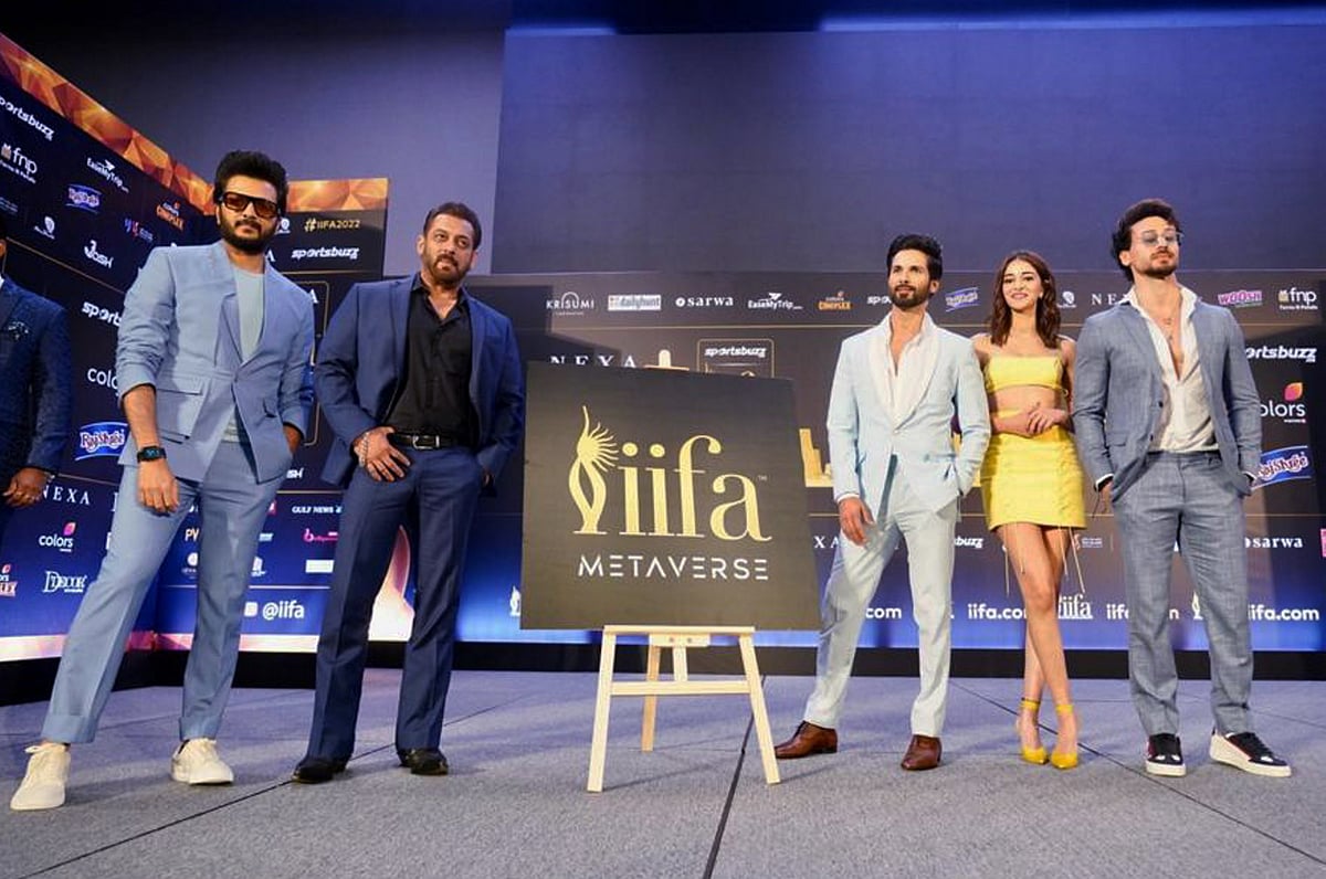 <div class="paragraphs"><p>Abu Dhabi: (L-R) Bollywood actors Riteish Deshmukh, Salman Khan, Shahid Kapoor, Ananya Pandey and Tiger Shroff at the unveiling of the logo of IIFA Metaverse, during the IIFA 2022 press conference, in Abu Dhabi, UAE.</p></div>
