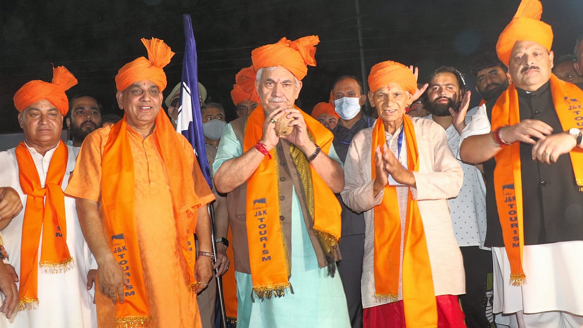 <div class="paragraphs"><p>Jammu and Kashmir Lt Governor Manoj Sinha flags off the first batch of pilgrims for the Amarnath Yatra 2022.</p></div>