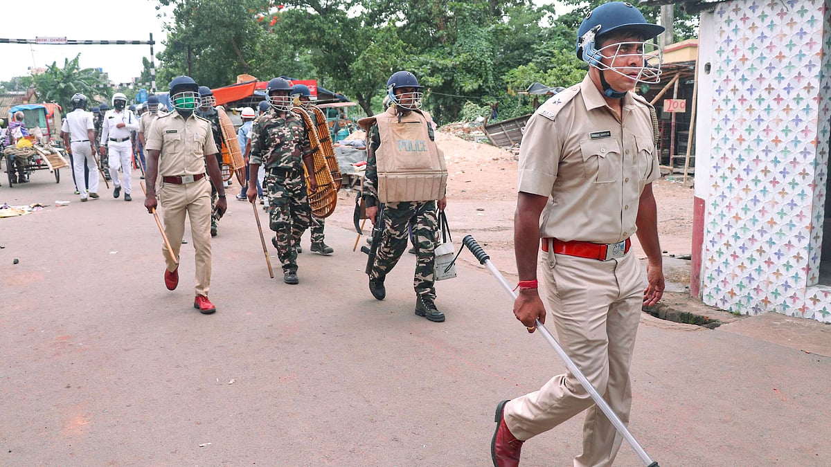 <div class="paragraphs"><p>A train was vandalised in West Bengal's Nadia district on Sunday evening, 12 June, during a protest by locals against suspended Bharatiya Janata Party (BJP) spokesperson Nupur Sharma's derogatory remarks against Prophet Muhammad.</p></div>