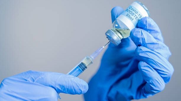 <div class="paragraphs"><p>The Union Health Ministry reduced the gap for COVID-19 precautionary doses from the existing 9 months to 6 months for those above 18 years.</p></div>