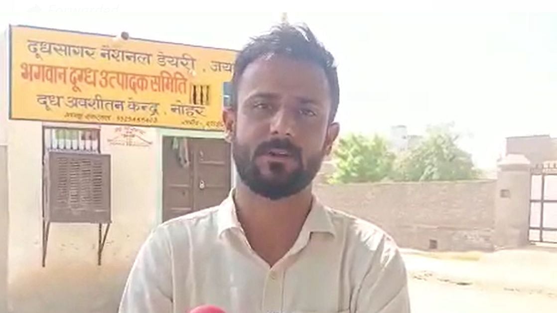 <div class="paragraphs"><p>"The government needs to assure us that our life's value is much more than the Rs 1 Lakh cheque that would be given to our family along with our dead body," said Om Prakash, one of the non-local employees working in a bank in the Kashmir Valley, after attending <a href="https://www.thequint.com/news/india/got-married-in-feb-was-planning-to-return-in-july-says-father-of-banker-killed-in-jammu-and-kashmir-terrorism-kulgam#read-more">Vijay Kumar's</a> funeral in Hanumangarh, Rajasthan.</p></div>