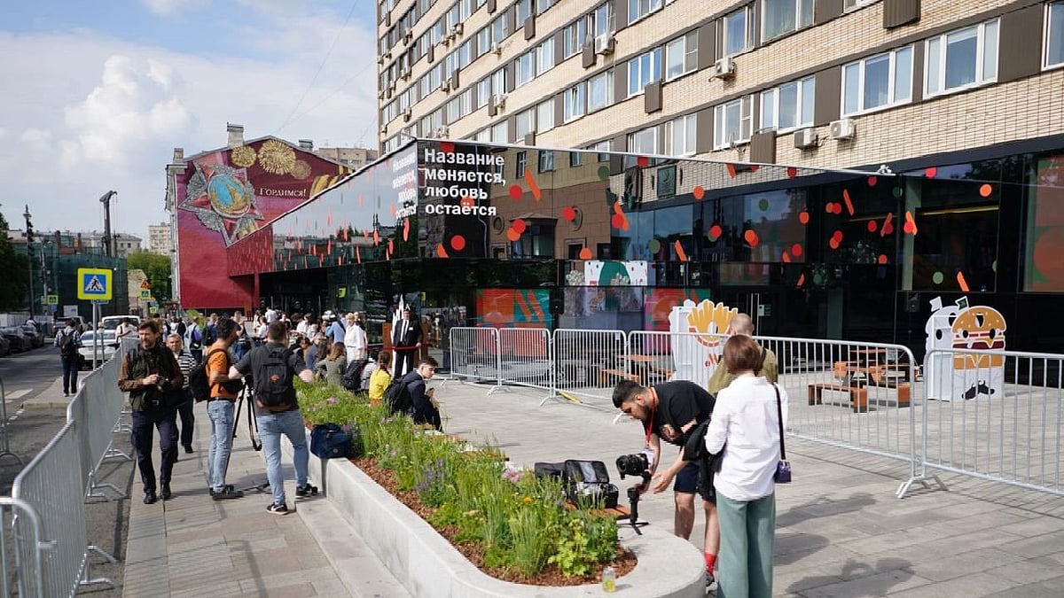 <div class="paragraphs"><p>After McDonald's exited Russia in protest against the invasion of Ukraine, the fast-food giant's substitute was recently unveiled in Moscow.</p></div>