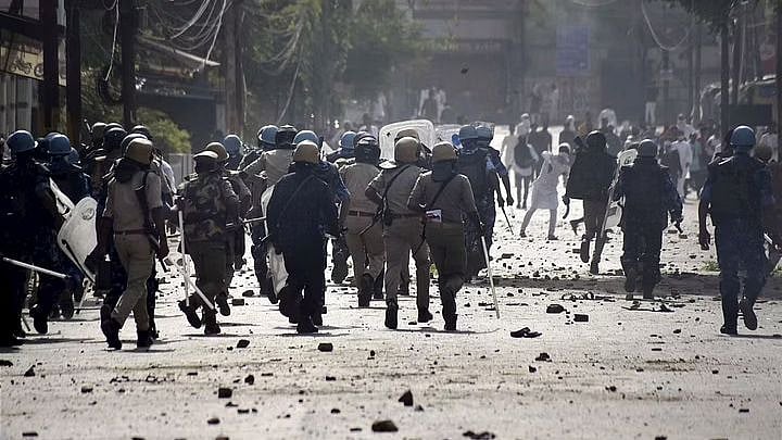 <div class="paragraphs"><p>A total of 423 people have been arrested following violent protests.</p></div>