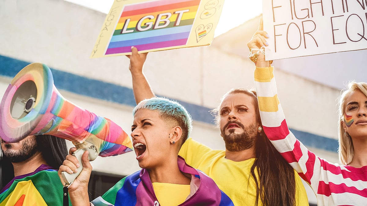 <div class="paragraphs"><p>Sexolve 307: closeted gay man, boyfriend has a boyfriend, can I turn queer?</p></div>