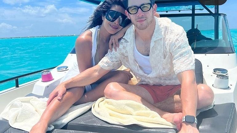 <div class="paragraphs"><p>Priyanka Chopra Enjoys Beach Holiday With Nick Jonas</p></div>