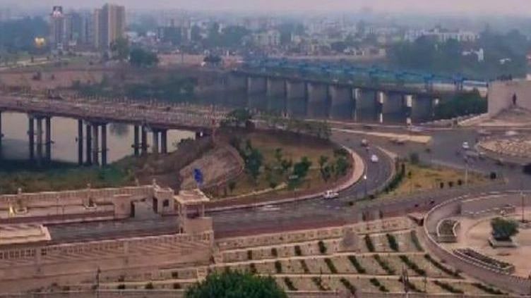 <div class="paragraphs"><p>Lucknow aerial view with Gomti river. </p></div>
