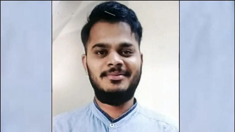 <div class="paragraphs"><p>Hyderabad man strangled and burnt allegedly by wife's relatives.</p></div>