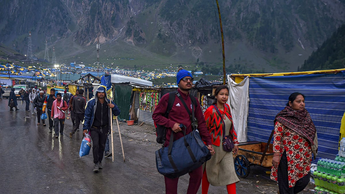<div class="paragraphs"><p>Pilgrims returning to their base camps on Saturday, 9 July, a day after the cloudburst near the Amarnath cave in Kashmir.</p></div>