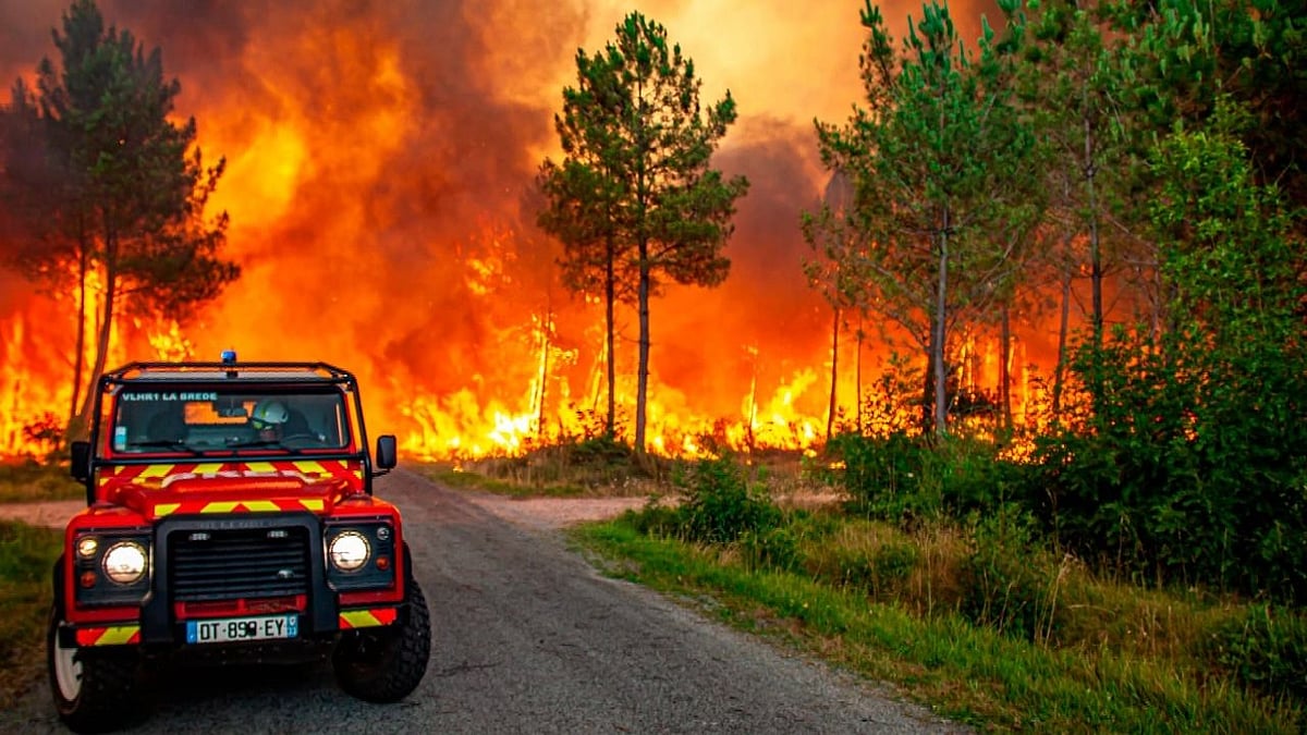 <div class="paragraphs"><p>A wildfire near Landiras, southwestern France.</p></div>