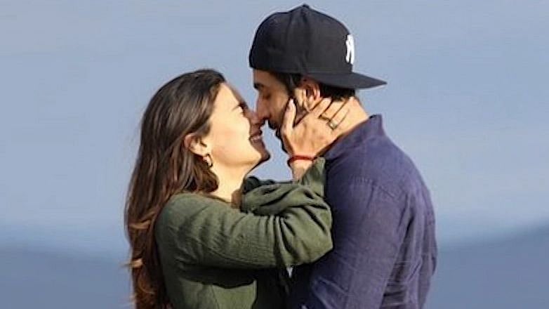 <div class="paragraphs"><p>Alia Bhatt And Ranbir Kapoor Become Parents To A Baby Girl.</p></div>