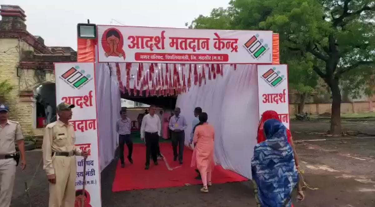 <div class="paragraphs"><p>BJP's tally came down from 16 out of 16 in 2015 to 9 out of 16 mayoral seats in 2022, while Congress's tally up ticked from Zero to 5. However, the entry of AAP and AIMIM rings the alarm for both Congress-BJP. </p><p>Photo for representation only. </p></div>