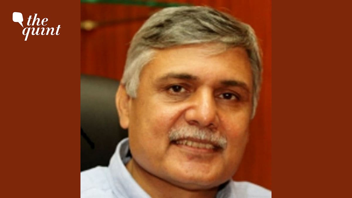 <div class="paragraphs"><p>FIR registered against Mumbai ex-top cop in&nbsp;NSE Co-location case.</p></div>