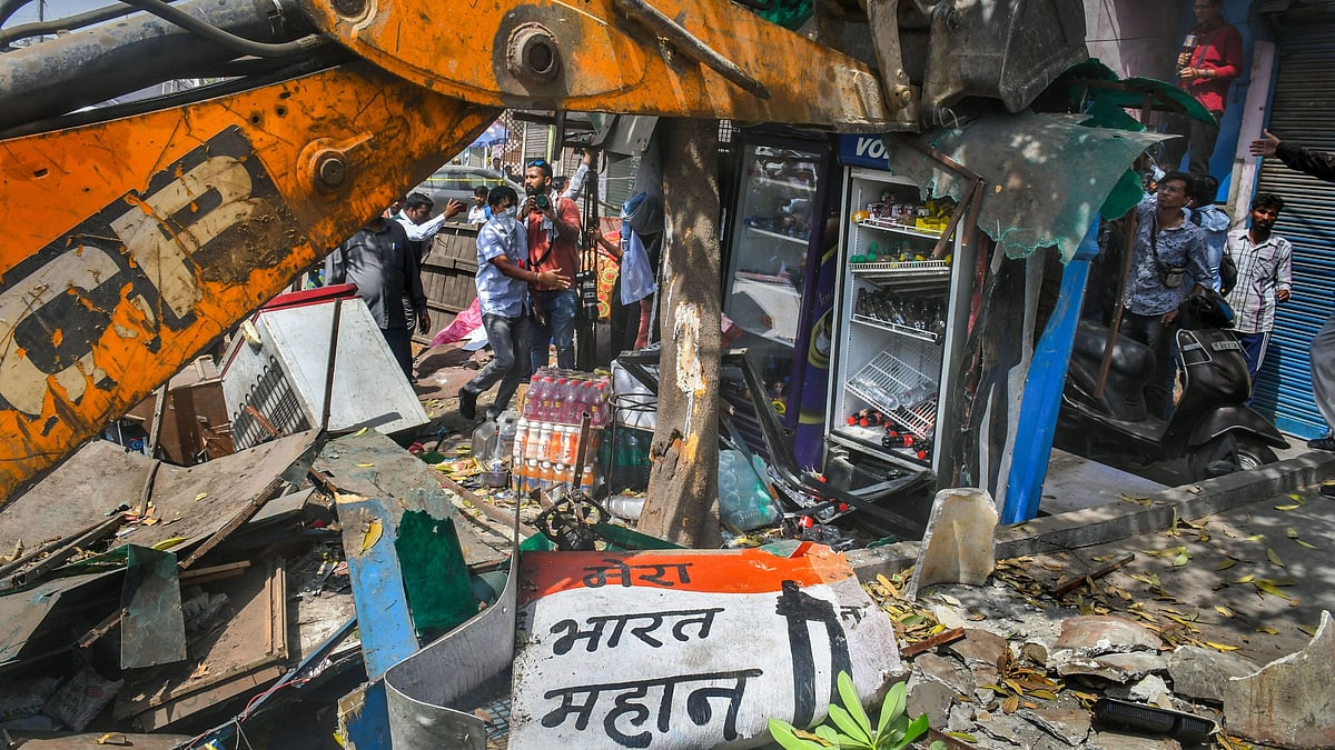 <div class="paragraphs"><p> Delhi Court takes cognizance of charge sheet filed by Delhi police in relation to Jahangirpuri violence case.</p></div>
