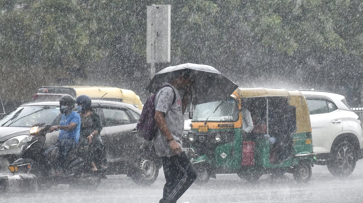 <div class="paragraphs"><p><a href="https://www.thequint.com/news/india/maharashtra-gujarat-monsoon-rains-floods#read-more">Heavy rain</a> poured down on Delhi and its surrounding areas on the morning of Tuesday, 12 July, leading to severe waterlogging in some parts.</p></div>