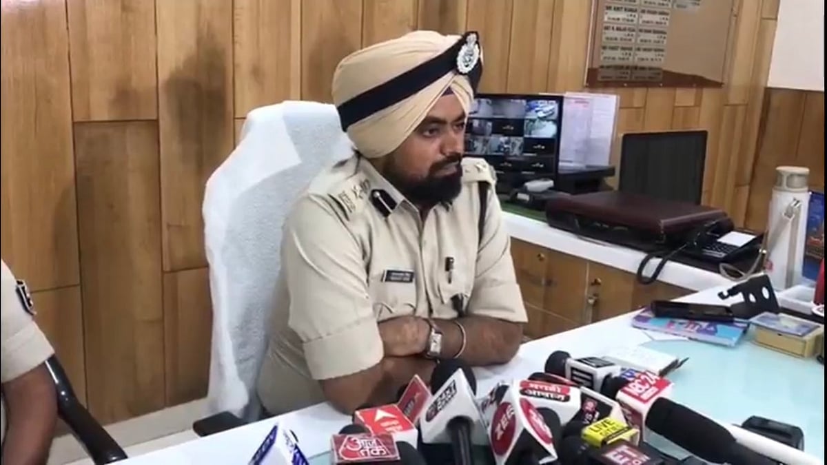 <div class="paragraphs"><p>The BJP on Thursday slammed Patna SSP&nbsp;Manavjeet Singh Dhillon for drawing comparisons between the RSS and the PFI.</p></div>
