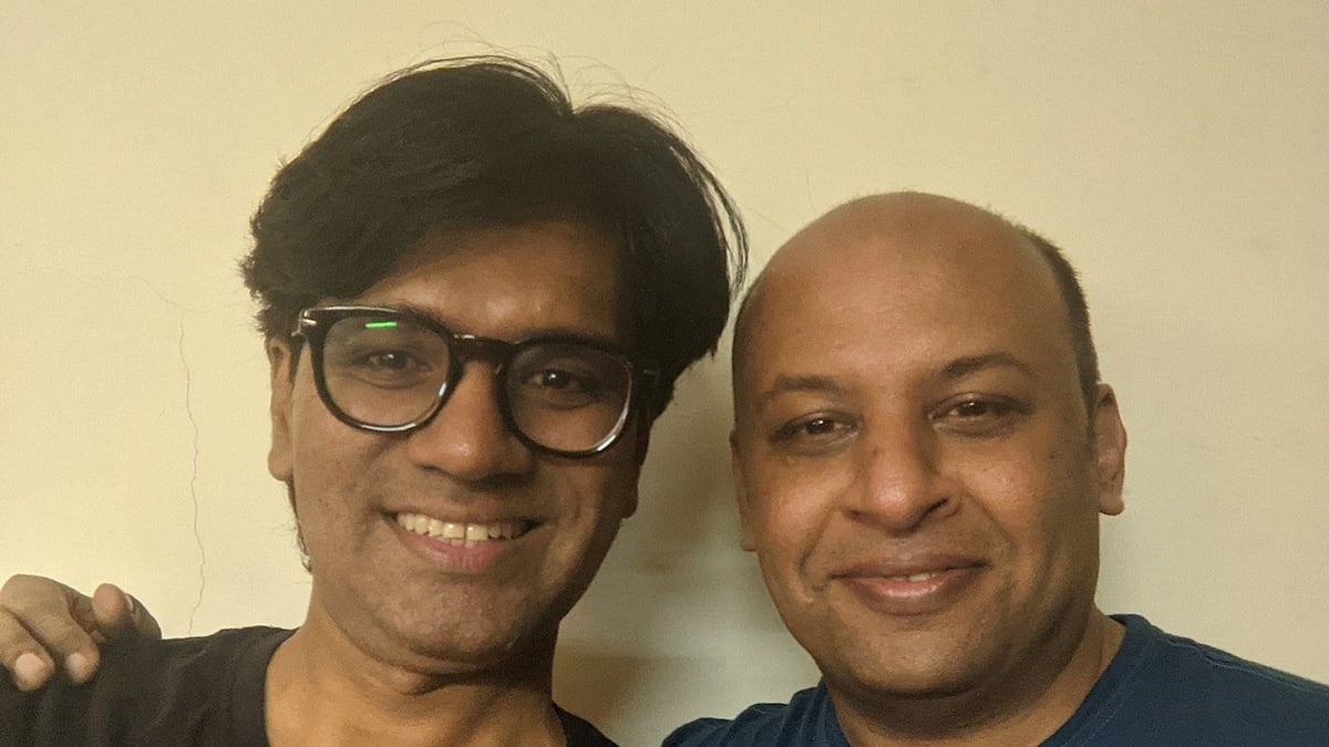 <div class="paragraphs"><p>Pratik Sinha took to Twitter to share a photo with Mohammed Zubair.</p></div>